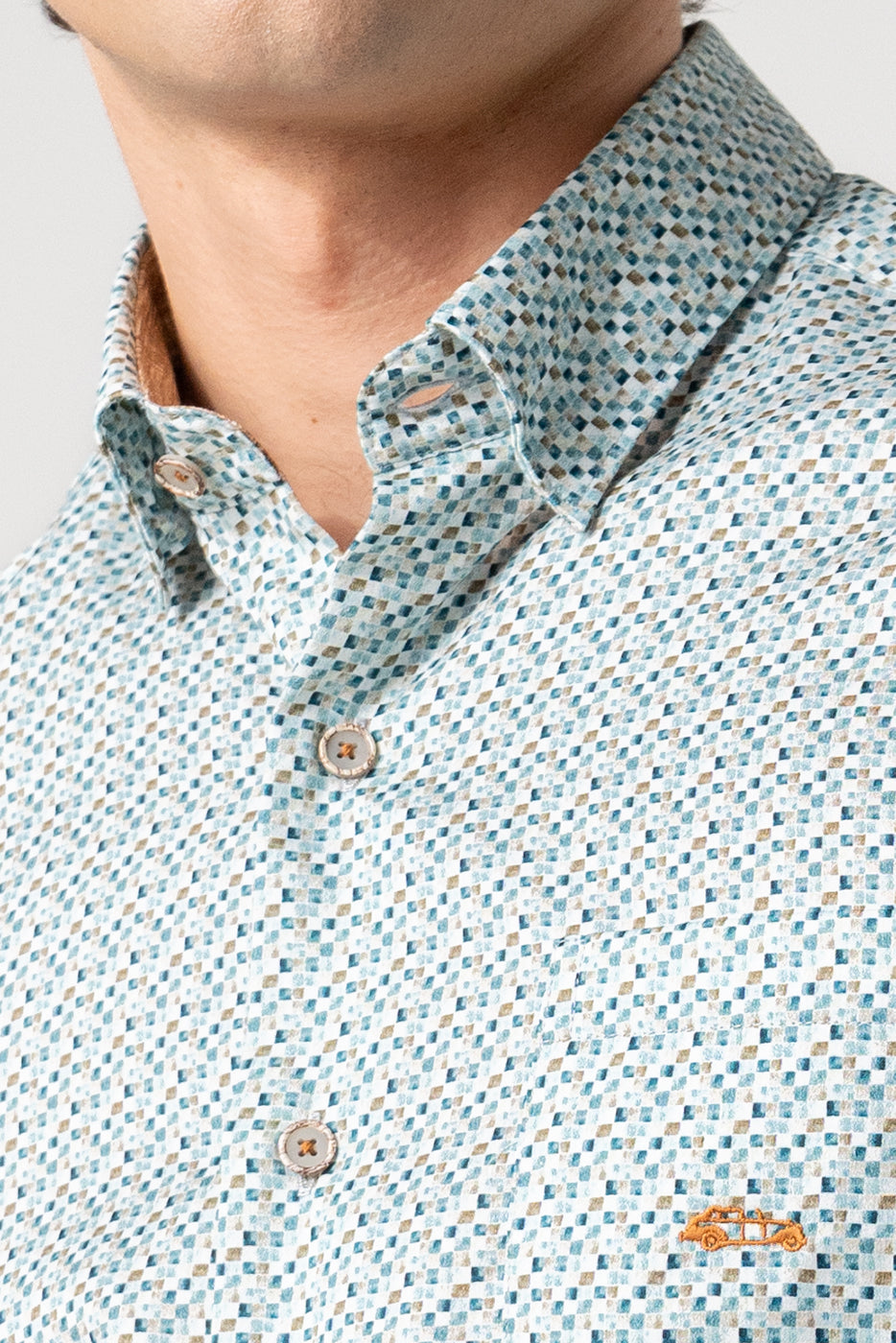 Camisa hombre con bolsillo estampado cuadraditos