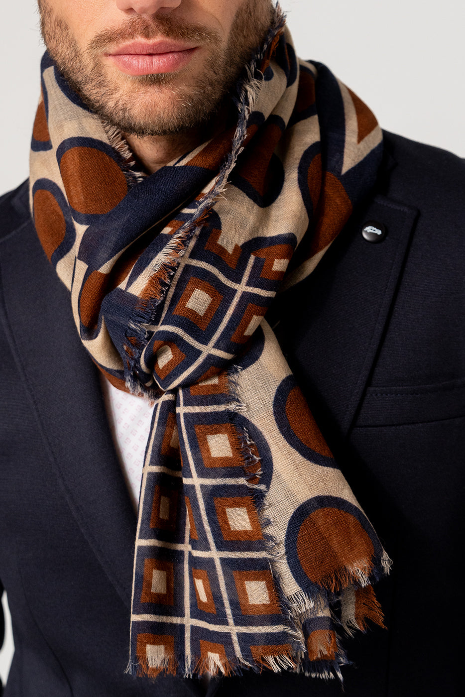 Bufanda estampado geometrico marron
