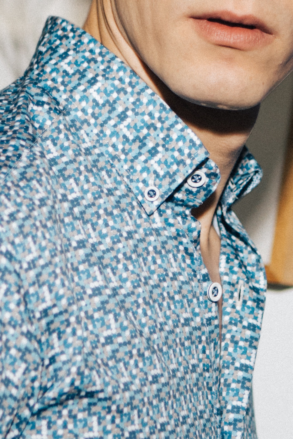 Camisa hombre slim fit estampado puntitos