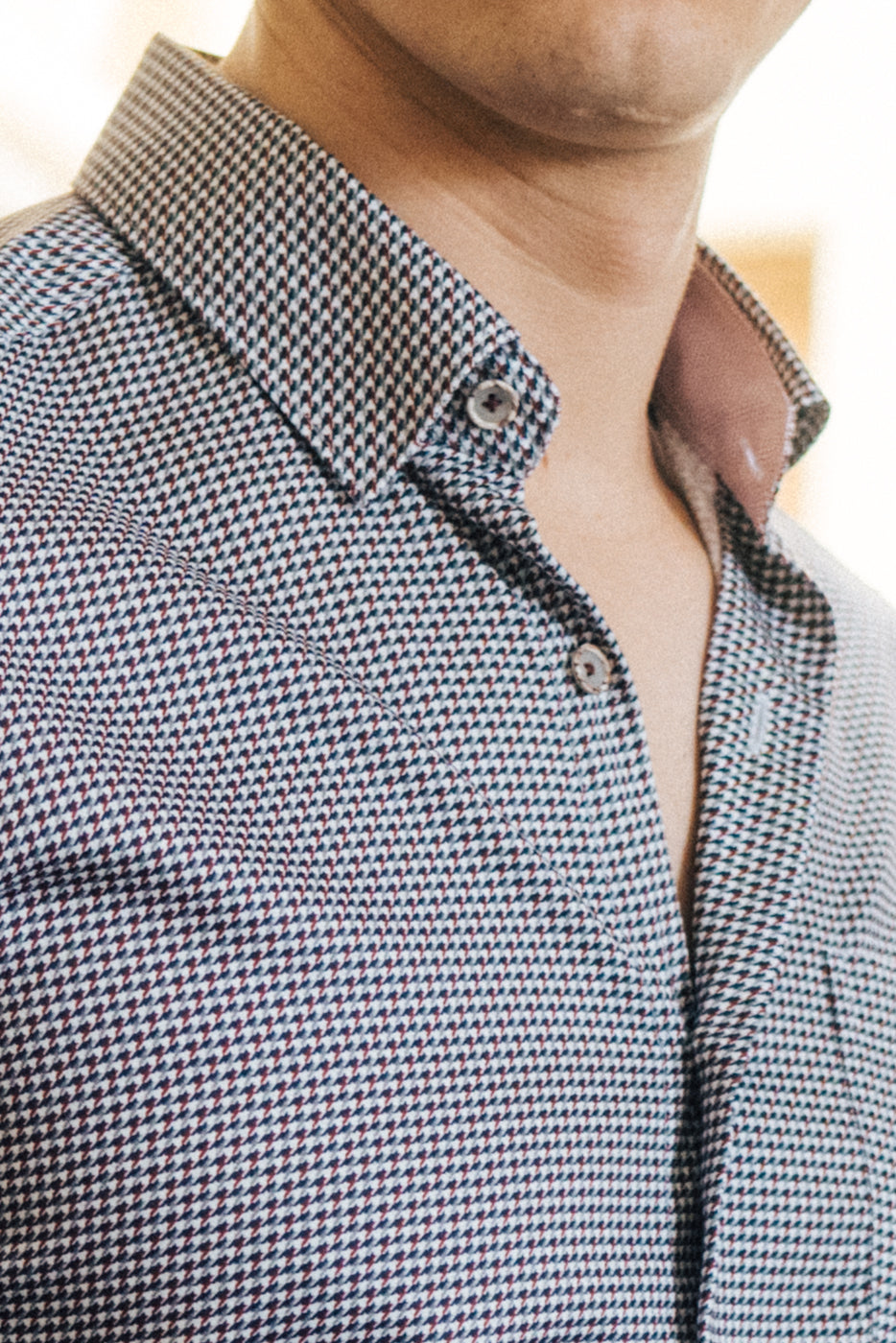 Camisa hombre con bolsillo estampado pata de gallo