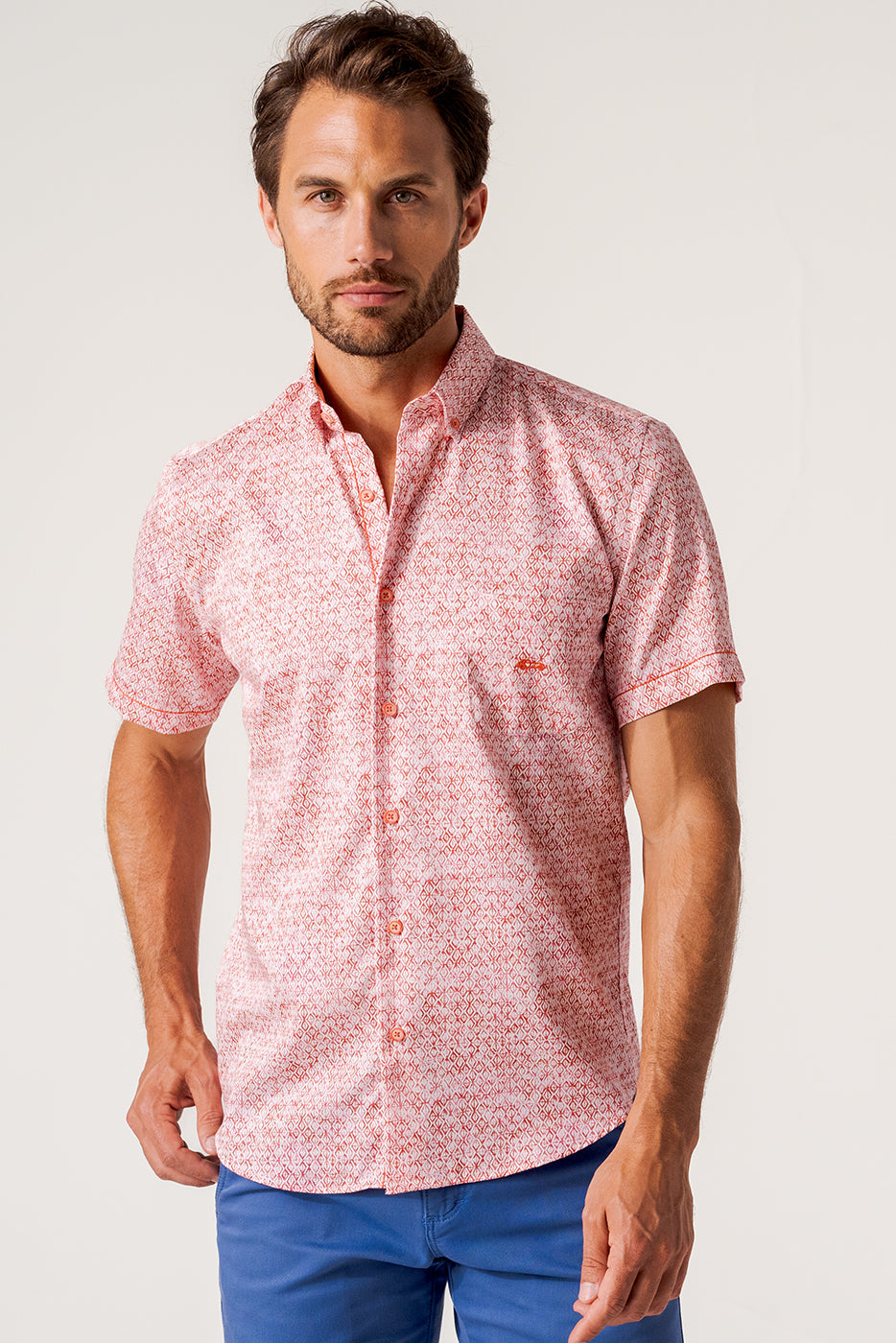 Camisa regular fit estampados geométricos étnicos