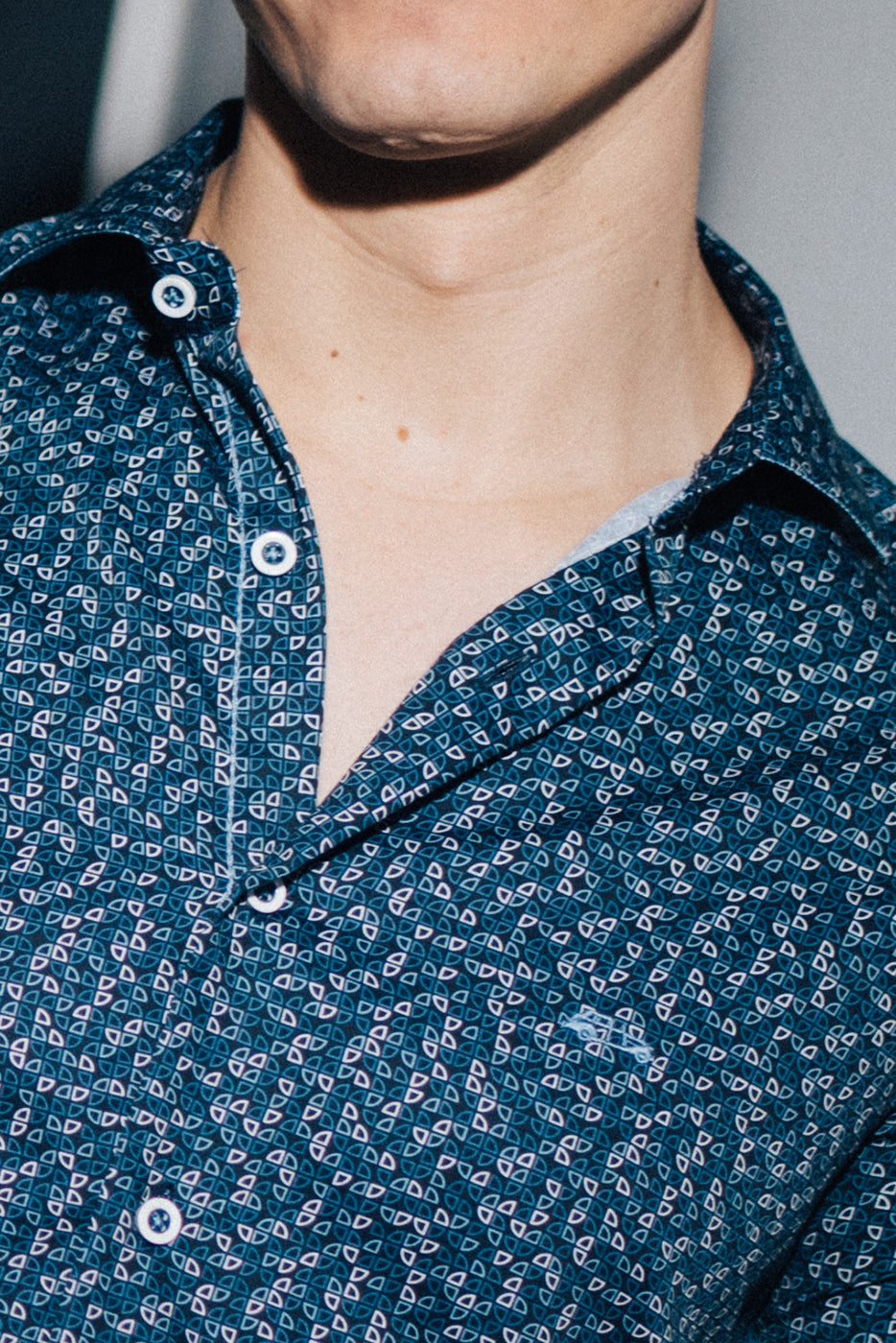 Camisa hombre estampado en marino slim fit