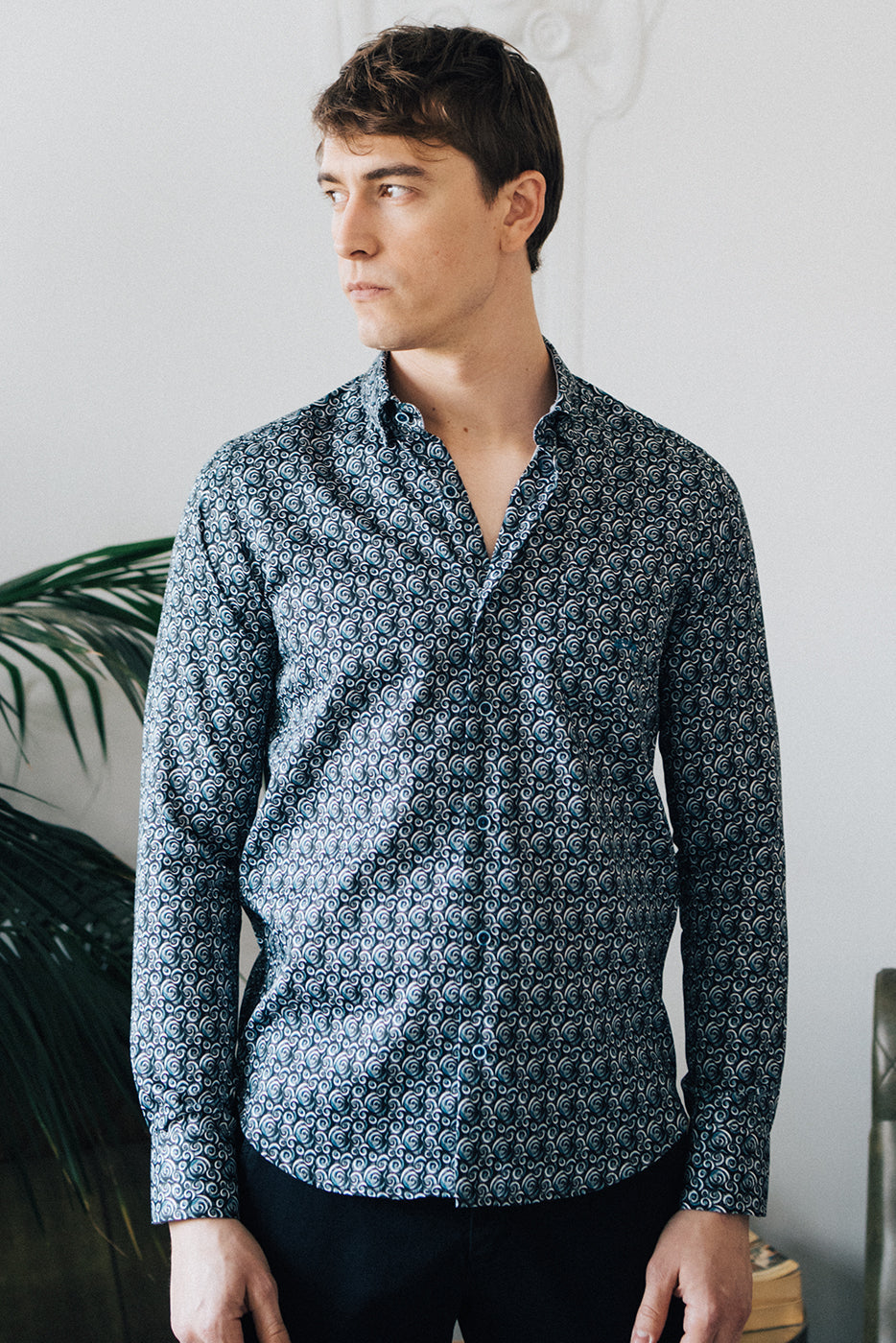 Camisa hombre con bolsillo fondo marino