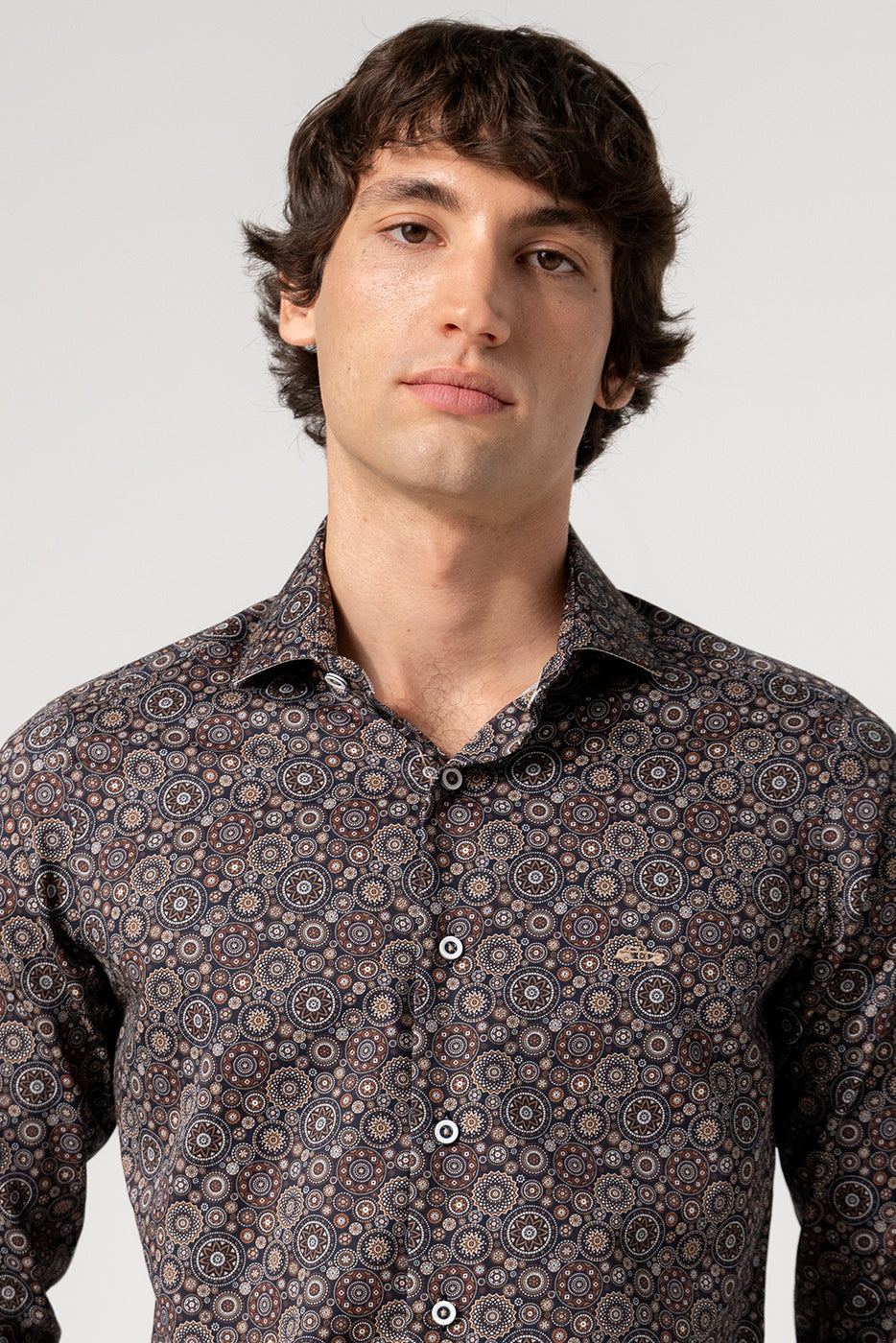 Camisa slim fit hombre estampado mandalas