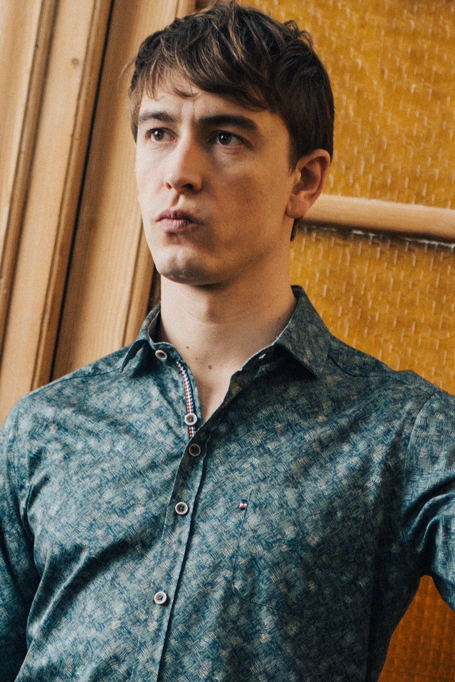 Camisa estampada hombre slim fit sin bolsillo