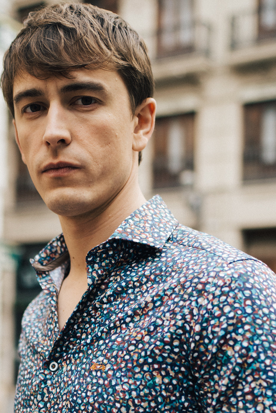 Camisa slim fit estampado multicolor 