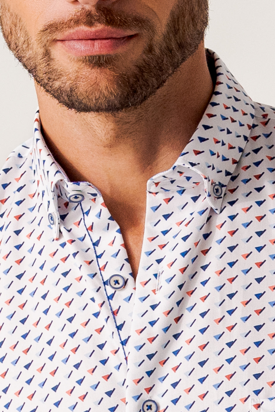 Camisa manga corta con estampado años 80