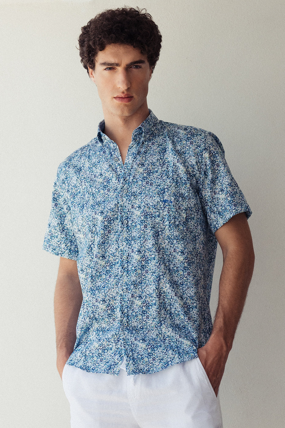 Camisa regular fit manga corta de algodón satinado