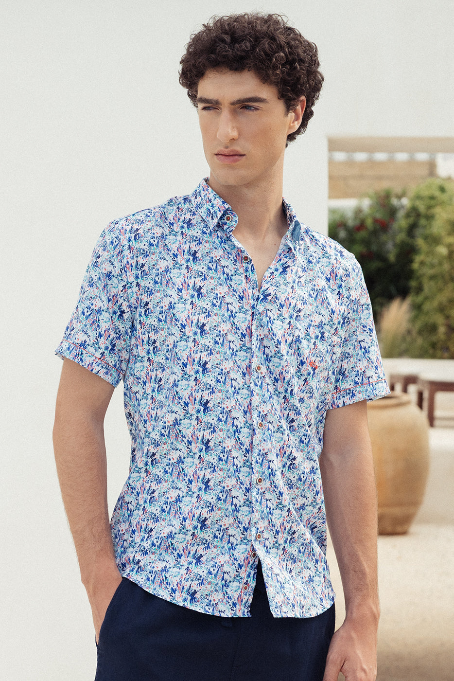 Camisa manga corta regular fit estampado vegetal