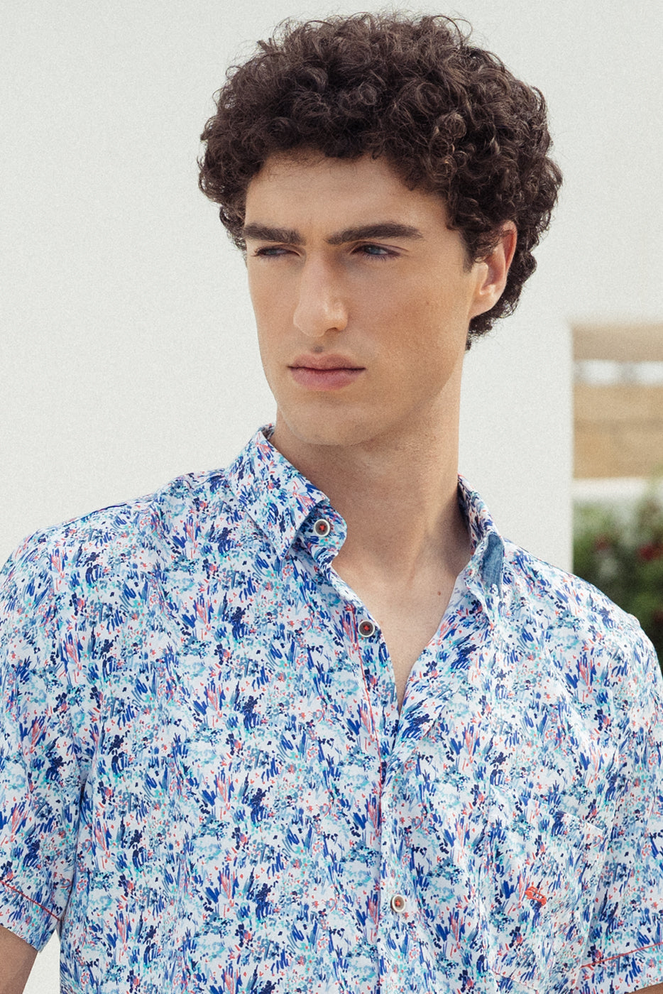 Camisa manga corta regular fit estampado vegetal