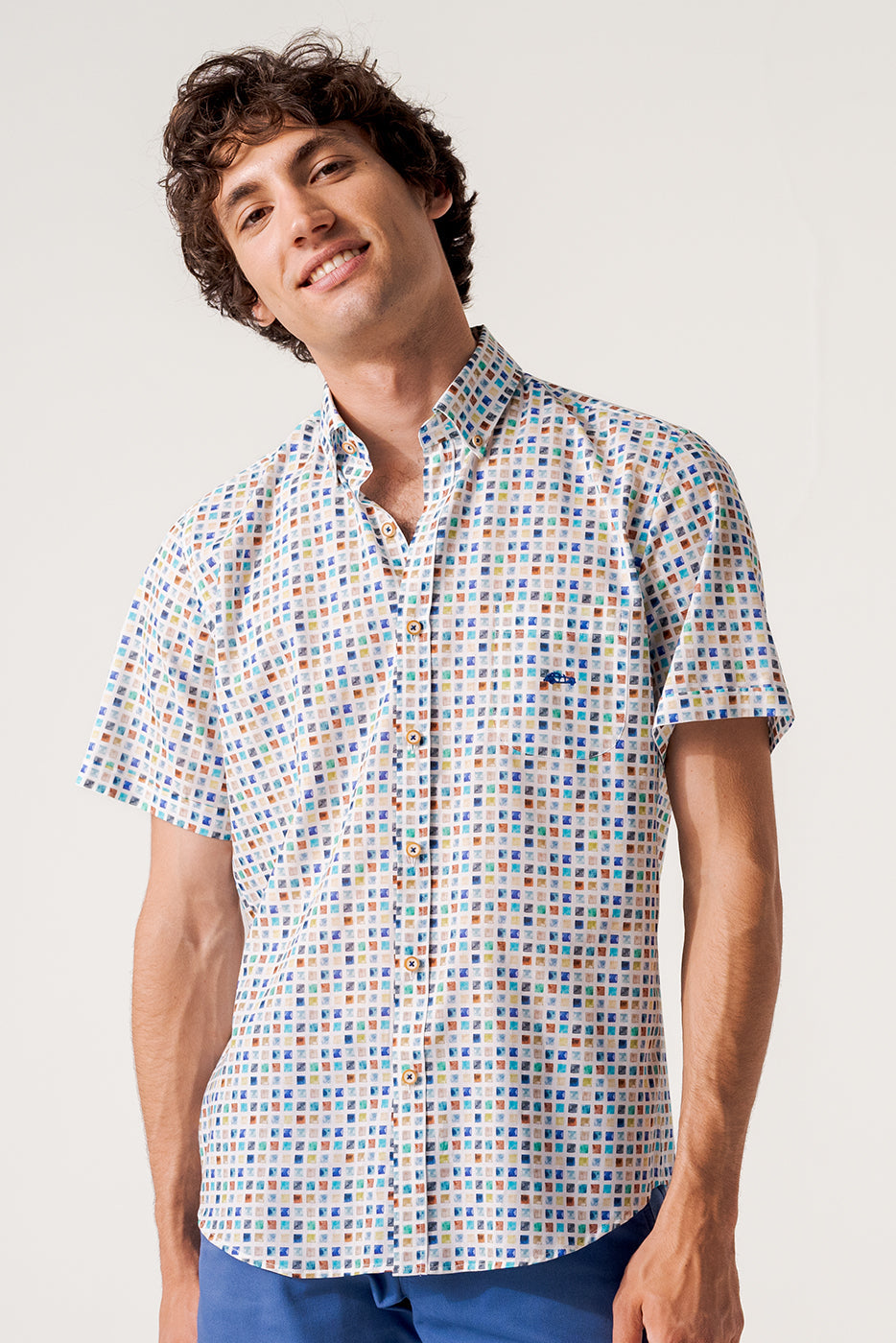 Camisa manga corta regular fit cuadritos de colores