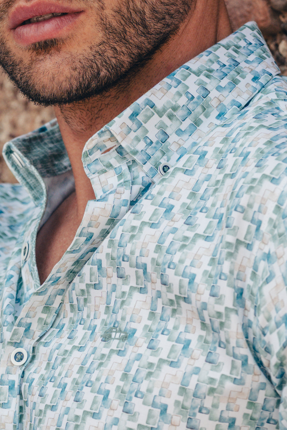 Camisa estampada hombre geométrico