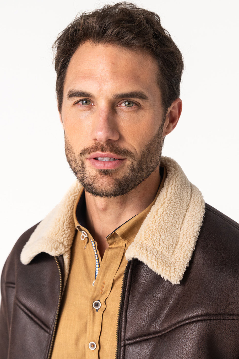 Chaqueta hombre piel marron con cuello borrego