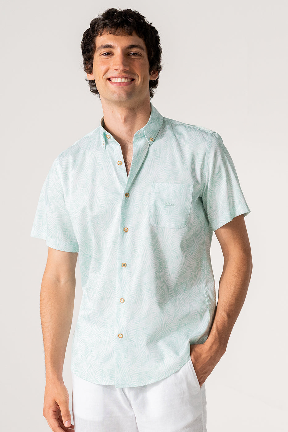 Camisa estampada hombre manga corta verde