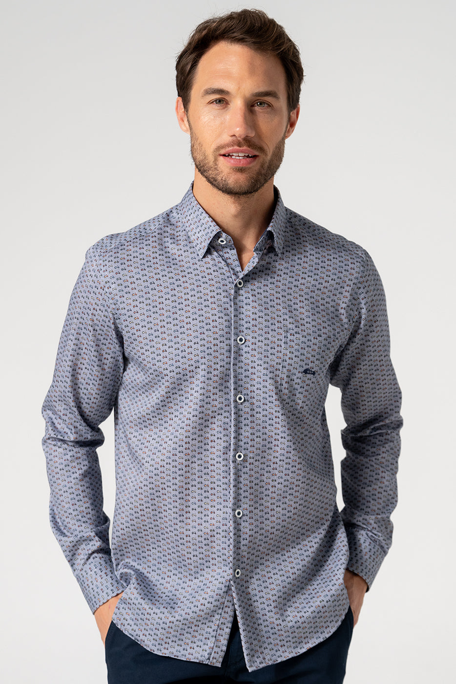 Camisa estampada vespas colores en fondo gris con bolsillo 