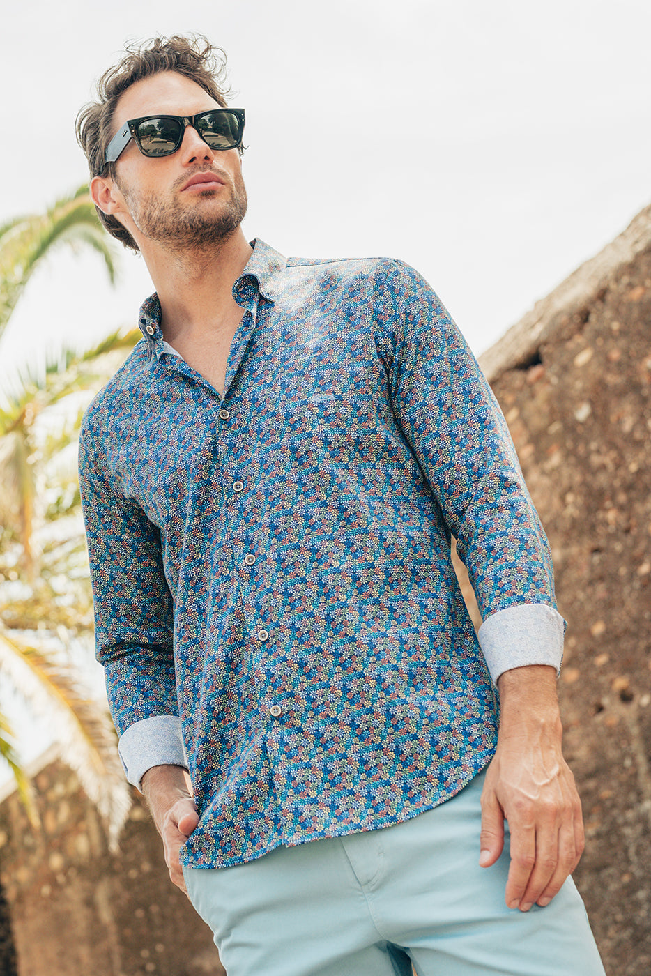 Camisa slim fit estampado flores multicolor