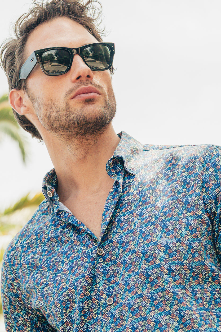 Camisa slim fit estampado flores multicolor