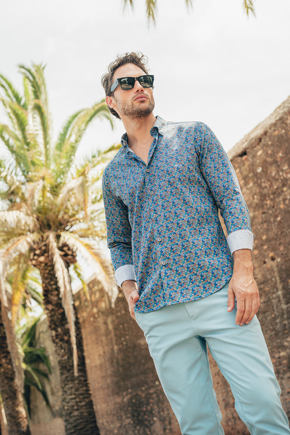 Camisa slim fit estampado flores multicolor