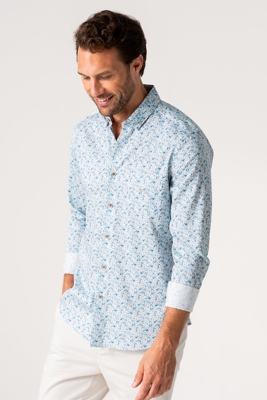 Camisa estampado hombre slim fit flores azules