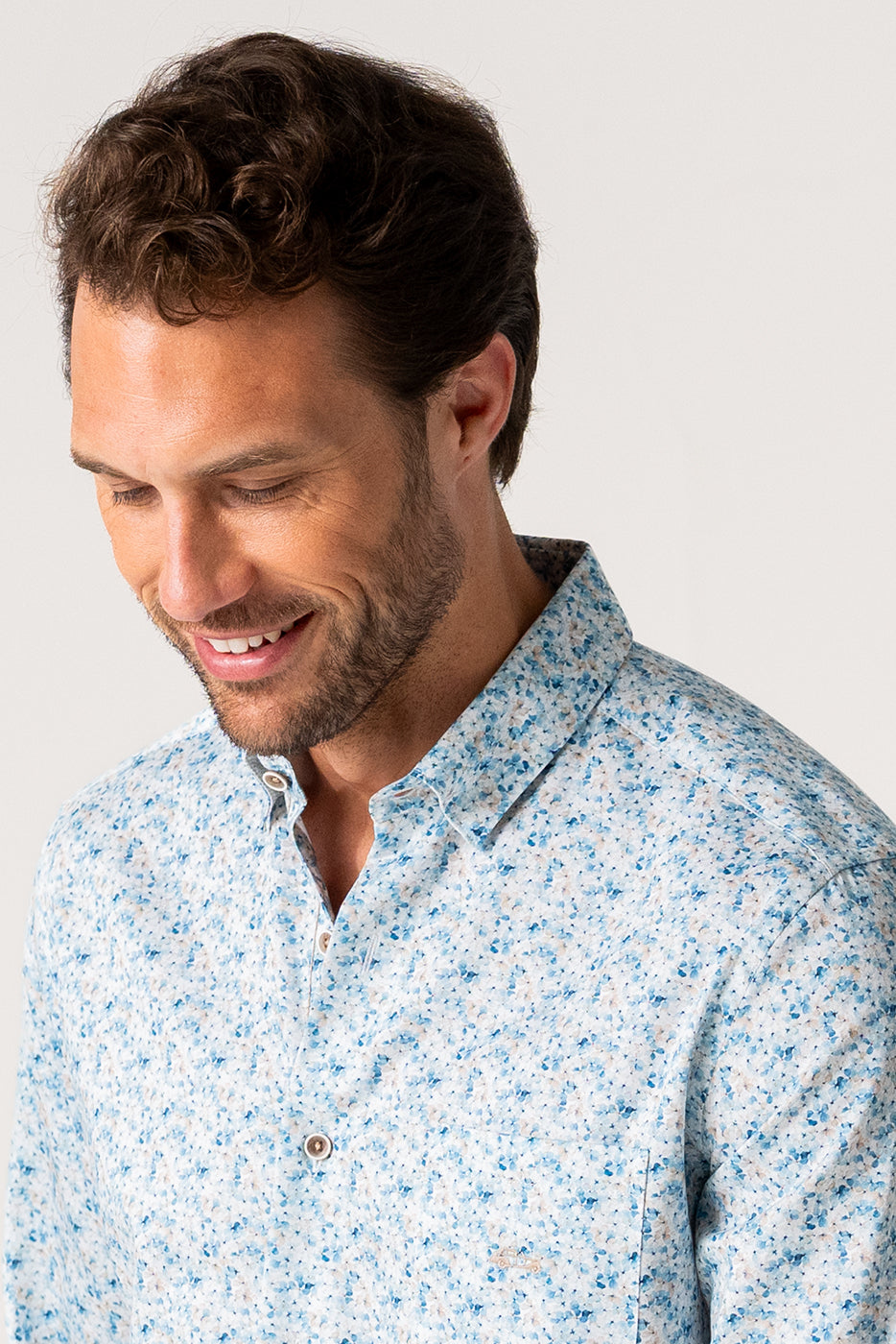 Camisa estampado hombre slim fit flores azules