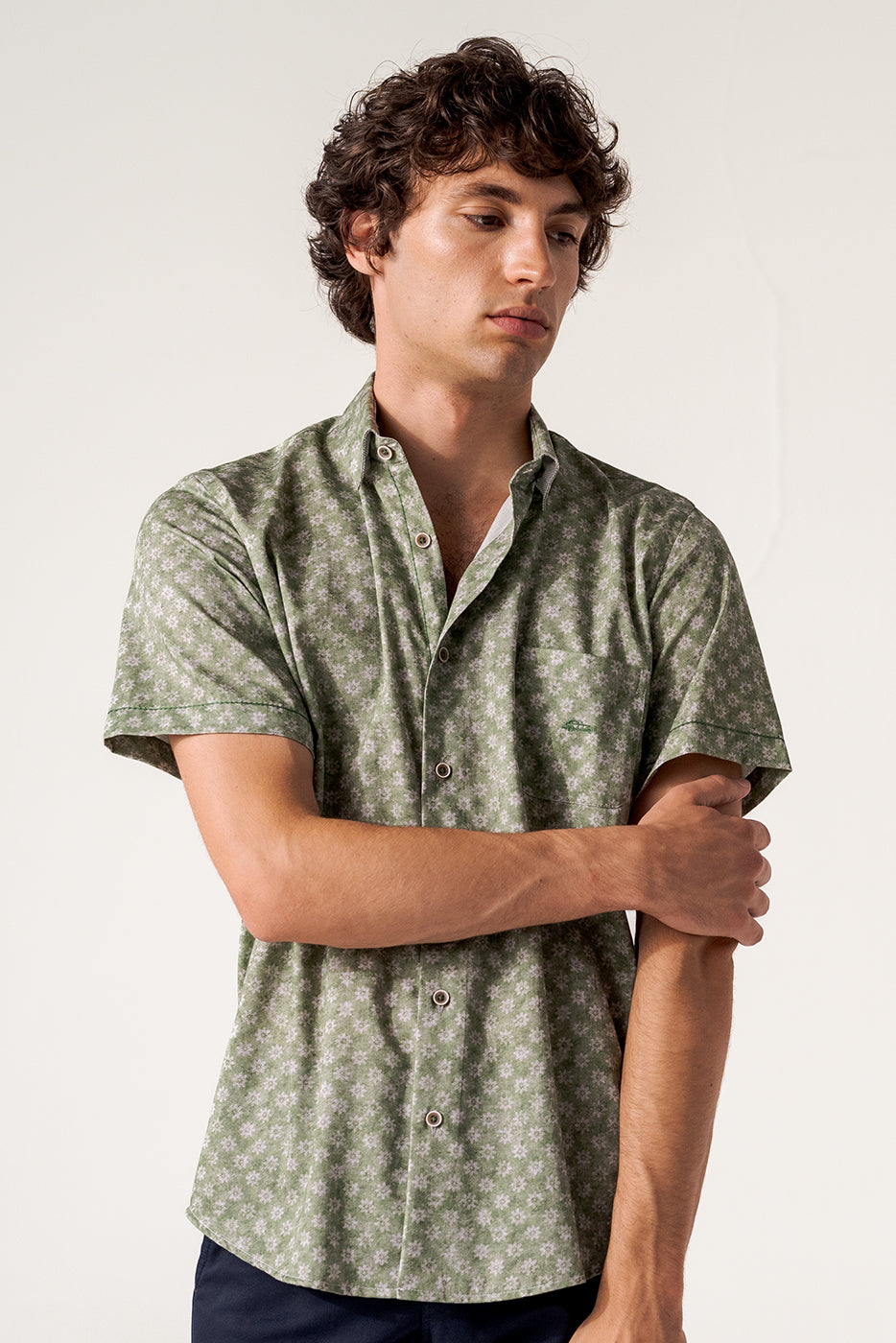 Camisa manga corta estampado verde símil jeans