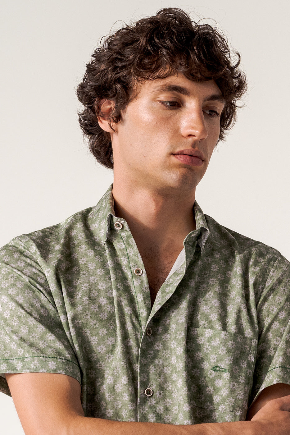 Camisa manga corta estampado verde símil jeans