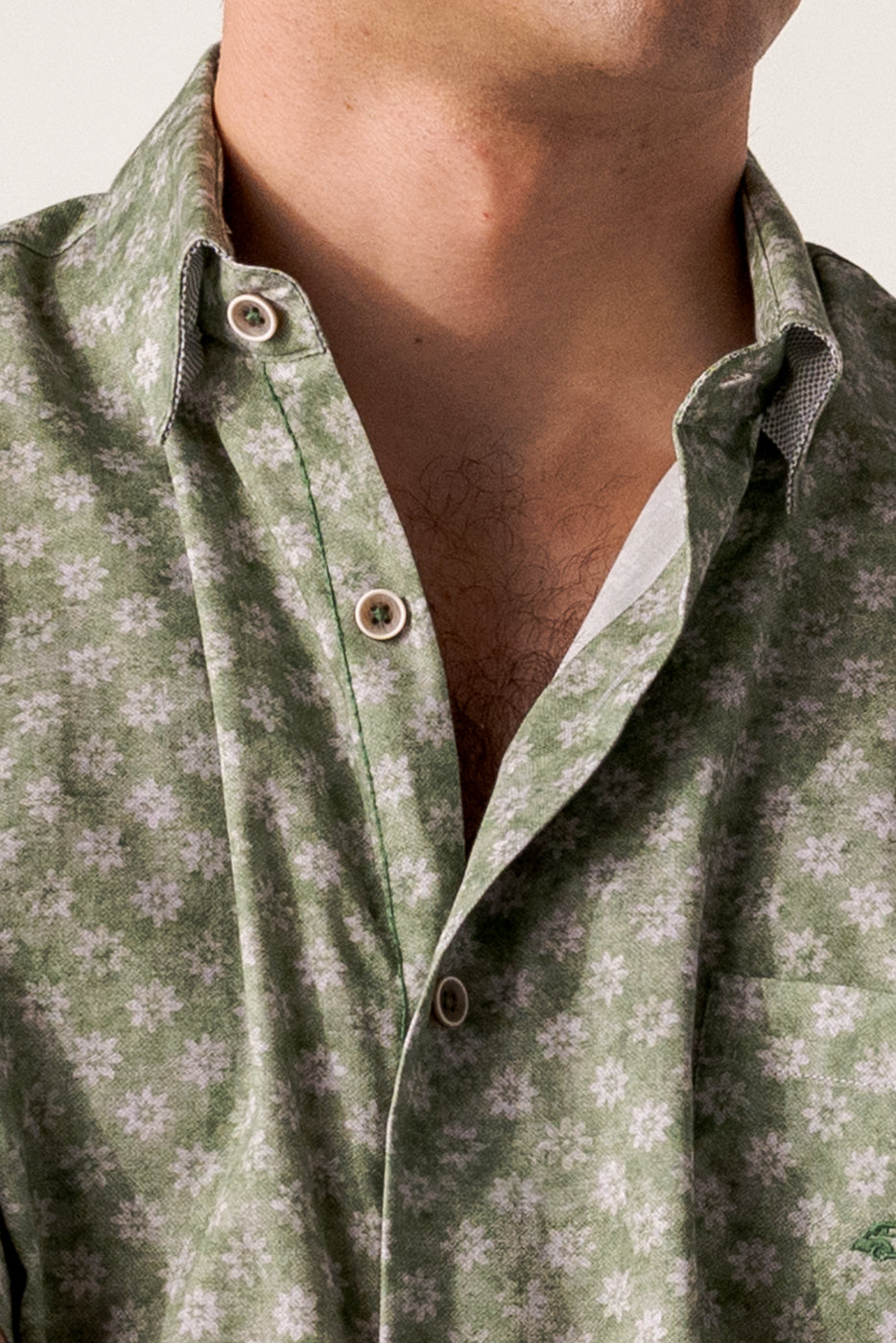 Camisa manga corta estampado verde símil jeans