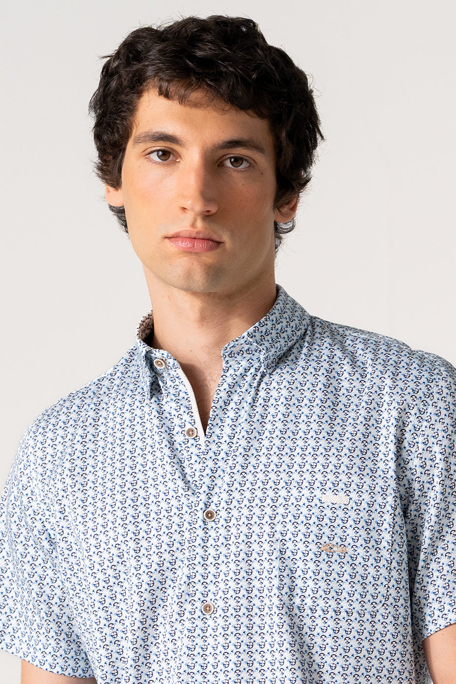 Camisa hombre estampado geométrico azul