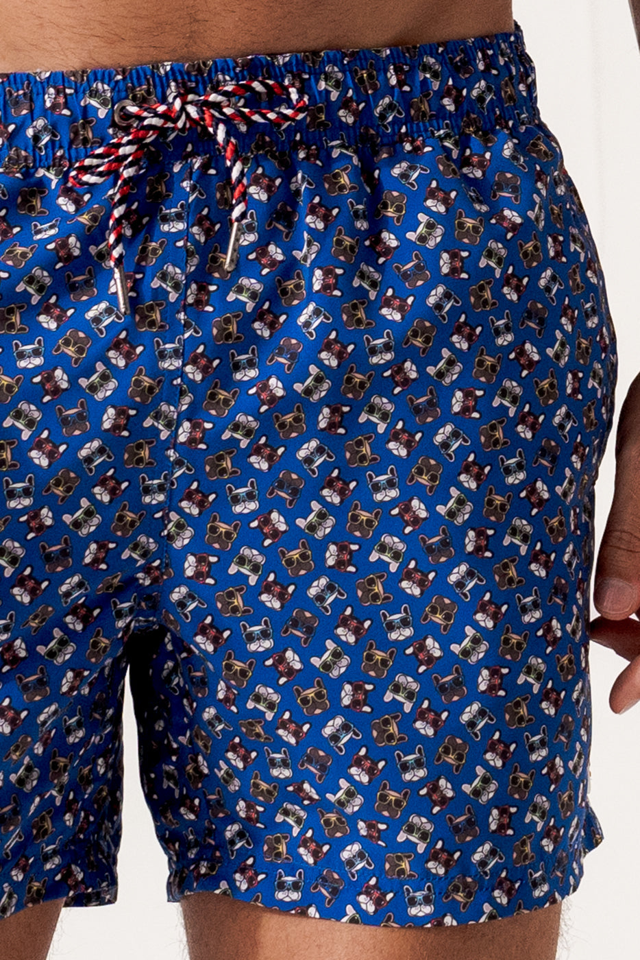 Bañador hombre estampado perros con gafas de sol