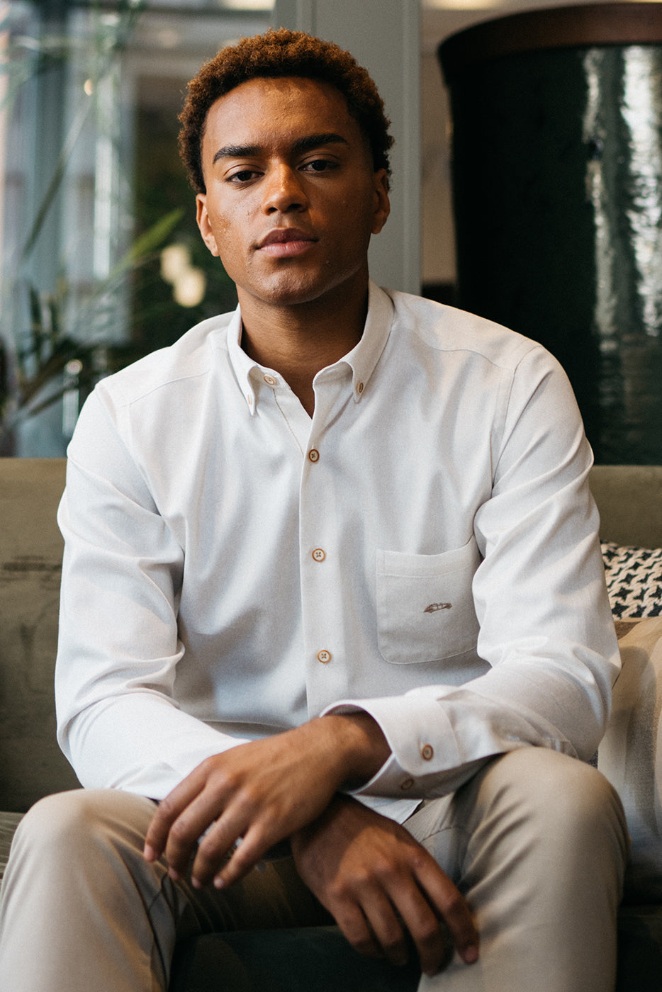 Camisa regular fit mini puntitos estampados