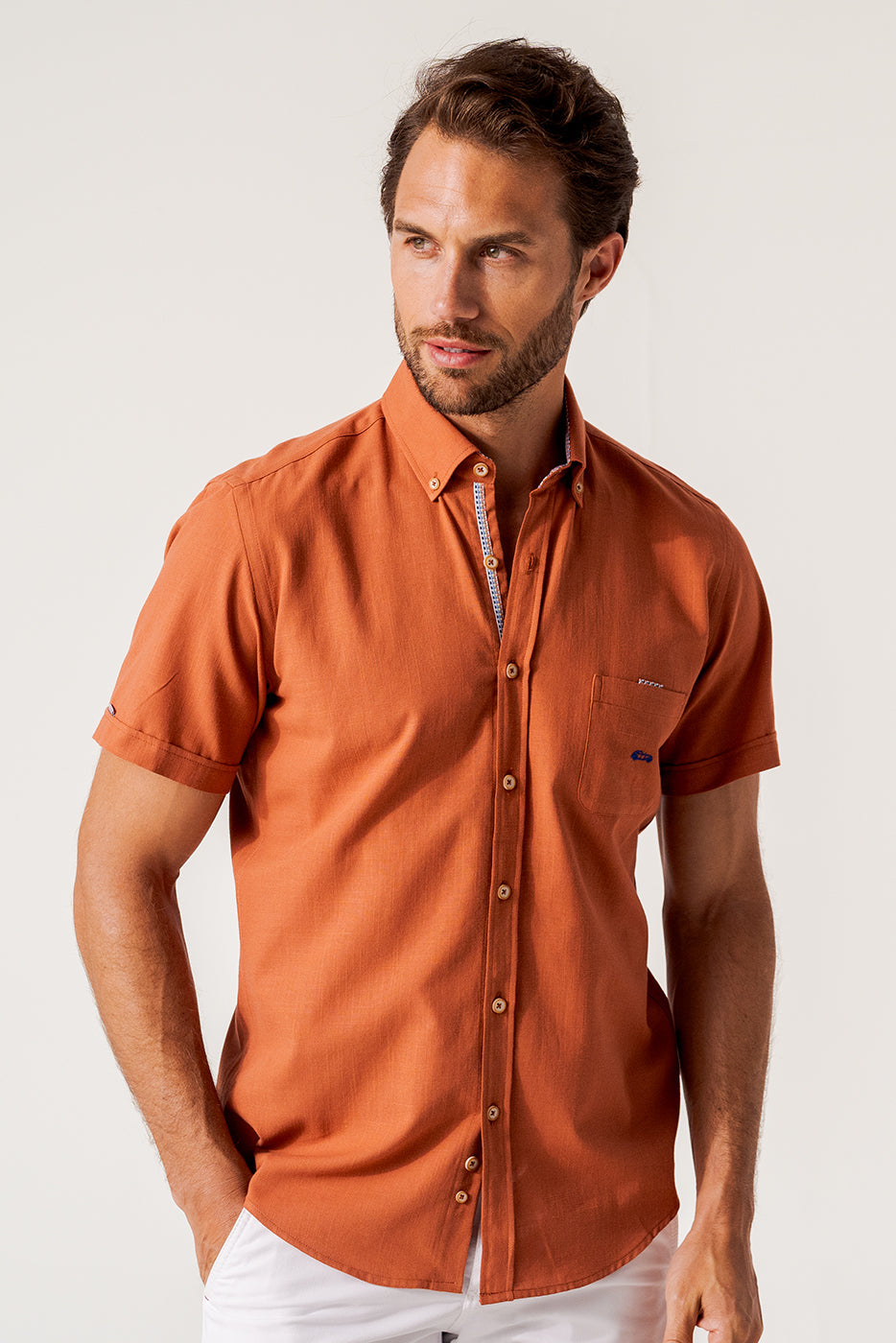 Camisa fil-a-fil rústico color caldera