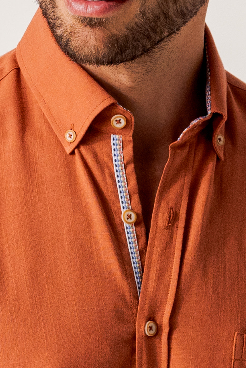 Camisa fil-a-fil rústico color caldera