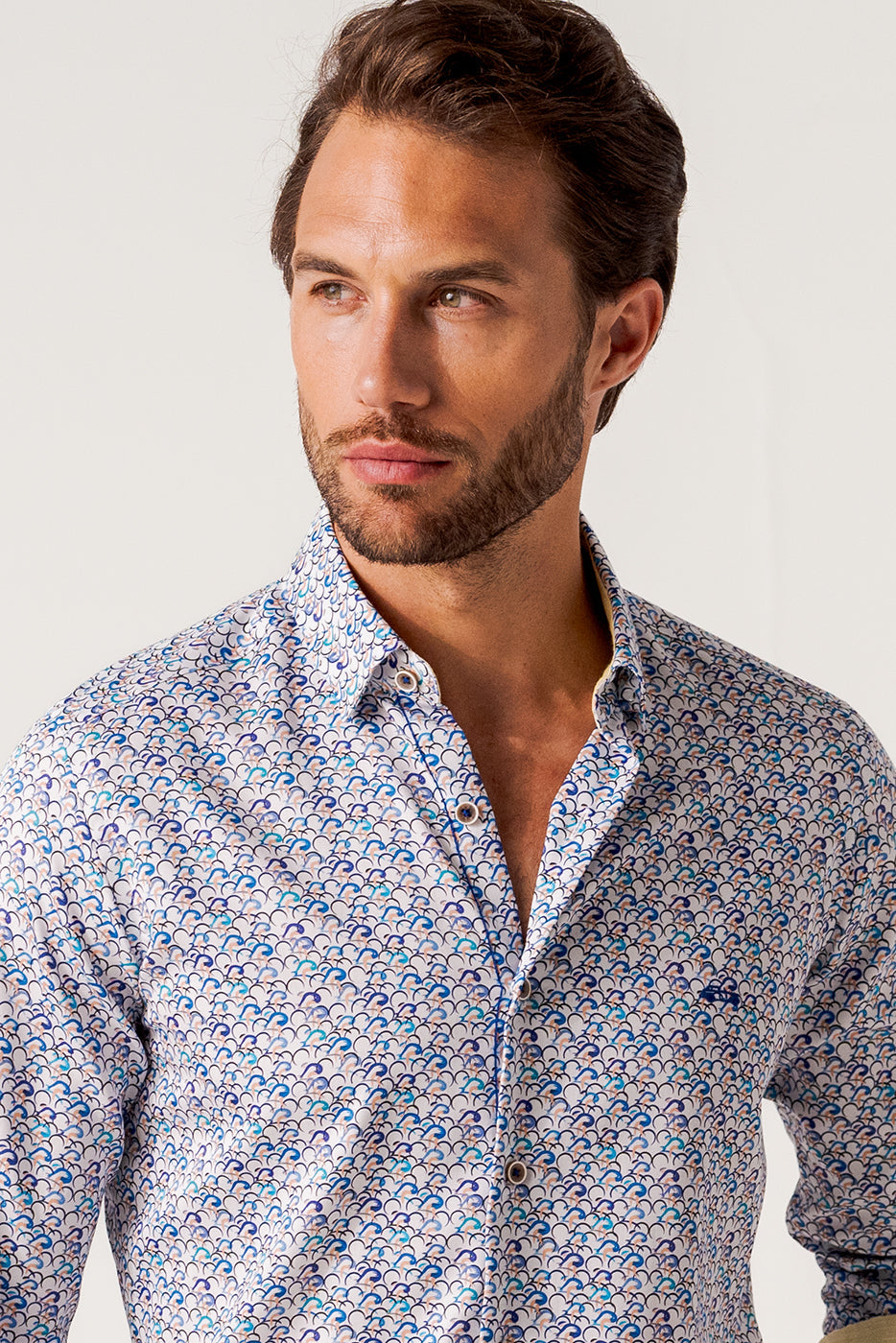 Camisa slim fit manga larga ciclistas