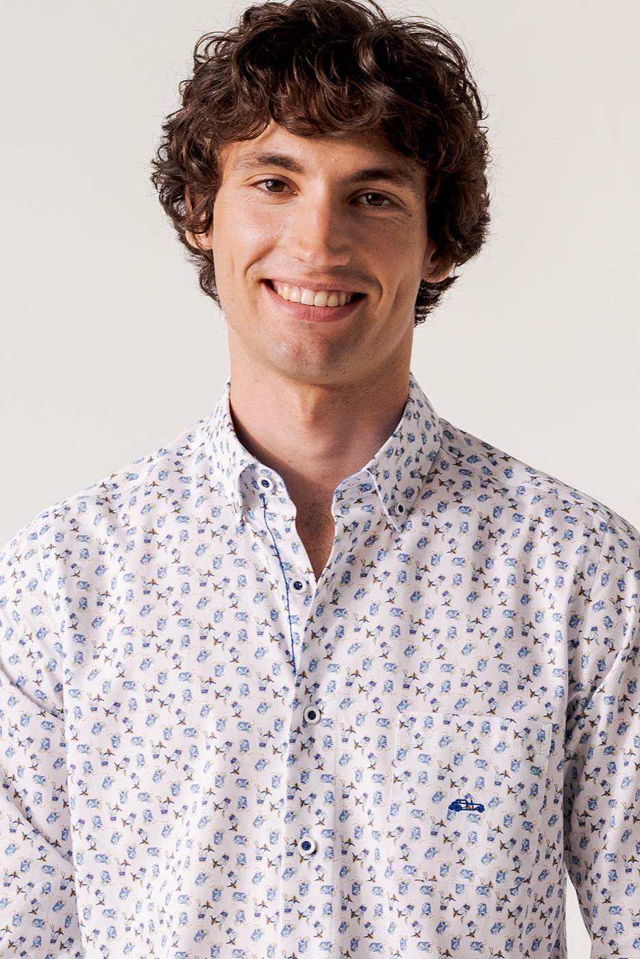 Camisa hombre manga larga estampado cócteles