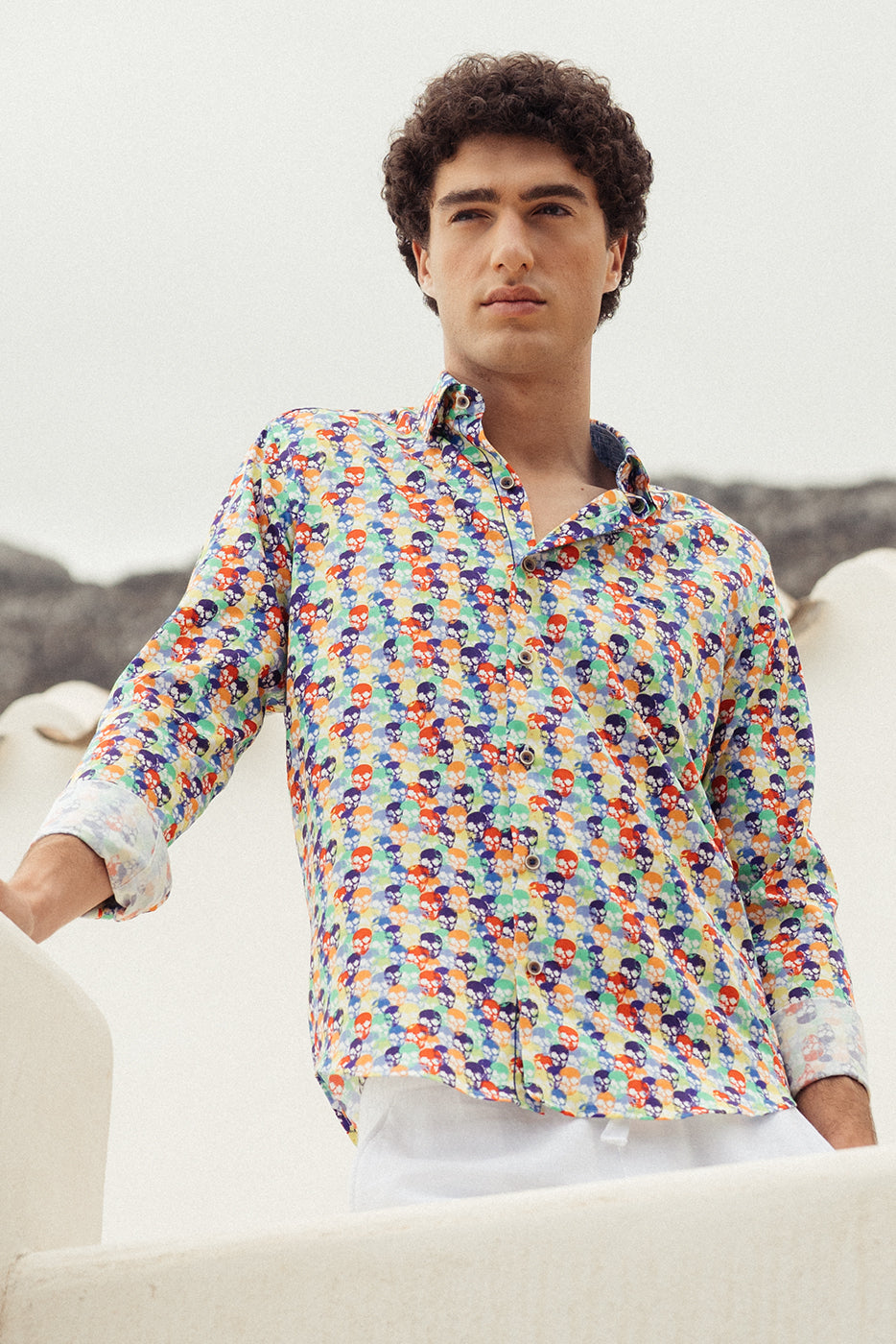 Camisa hombre estampada calaveras multicolor