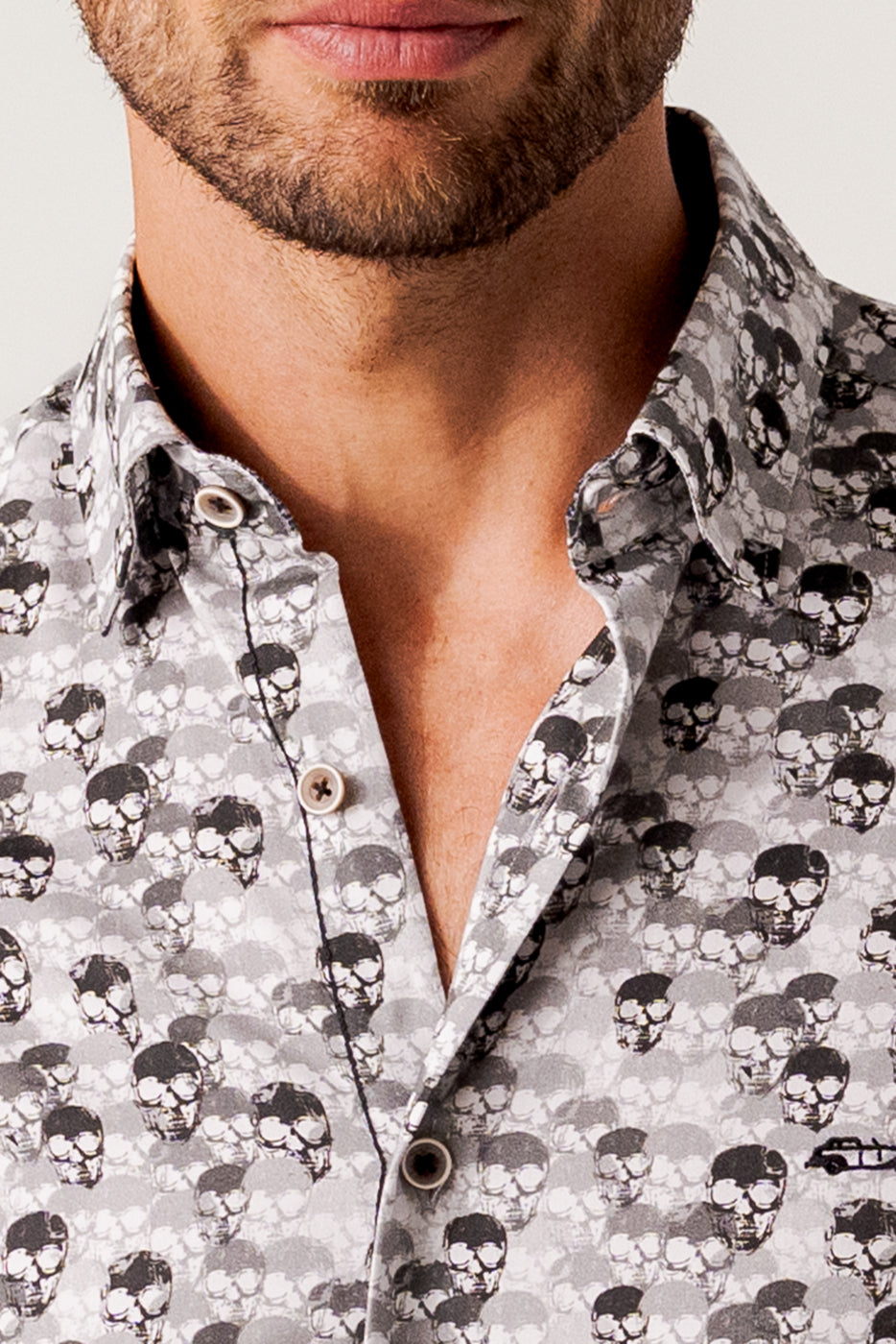 Camisa hombre estampada calaveras grises y negras