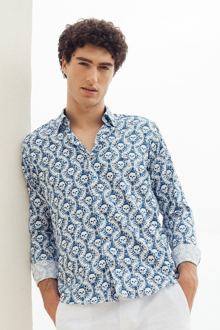 Camisa de hombre calaveras efecto tie-dye