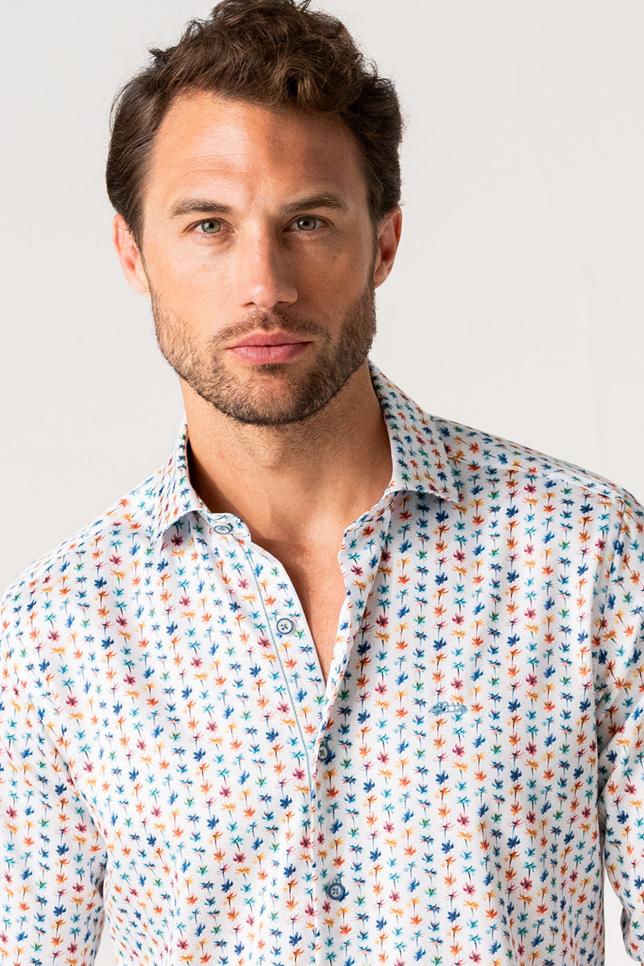 Camisa hombre slim fit estampado palmeras multicolor