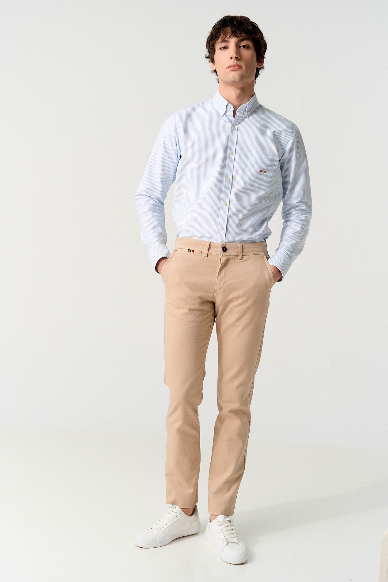 Chino beige slim fit estructura elástica