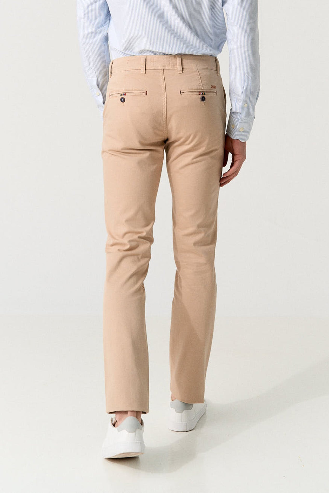 CHINO BEIGE SLIM FIT ESTRUCTURA ELÁSTICA