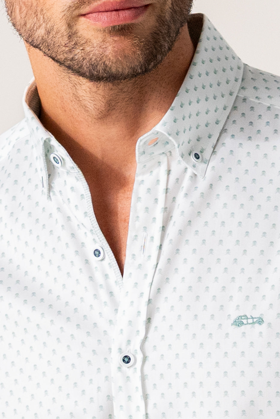 Camisa hombre estampado minicalaveras verdes