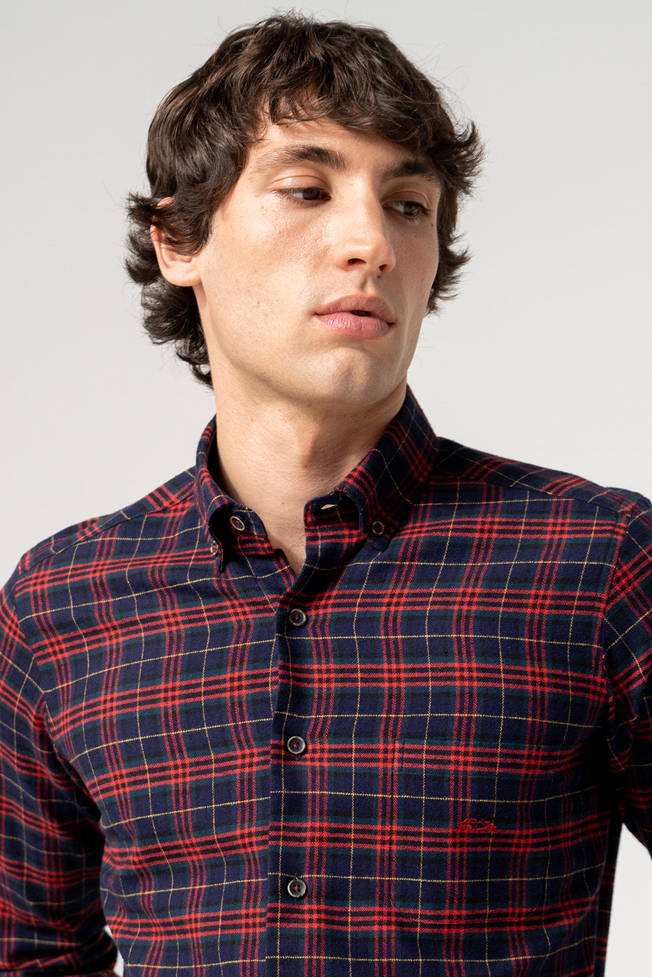 Camisa hombre cuadro rojo en fondo marino con bolsillo