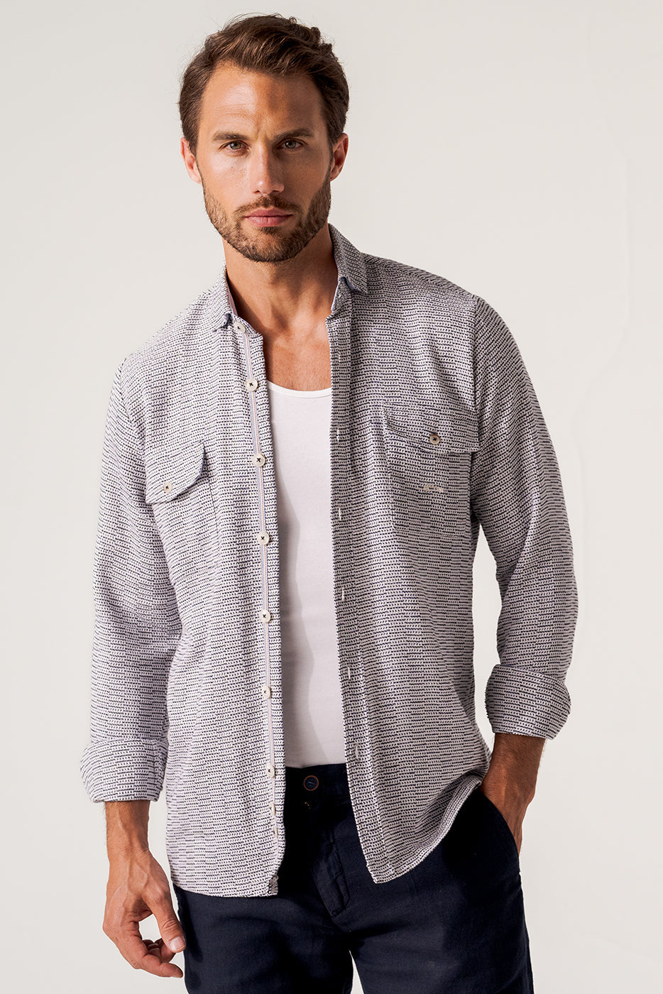 Sobrecamisa con dos bolsillos en el pecho