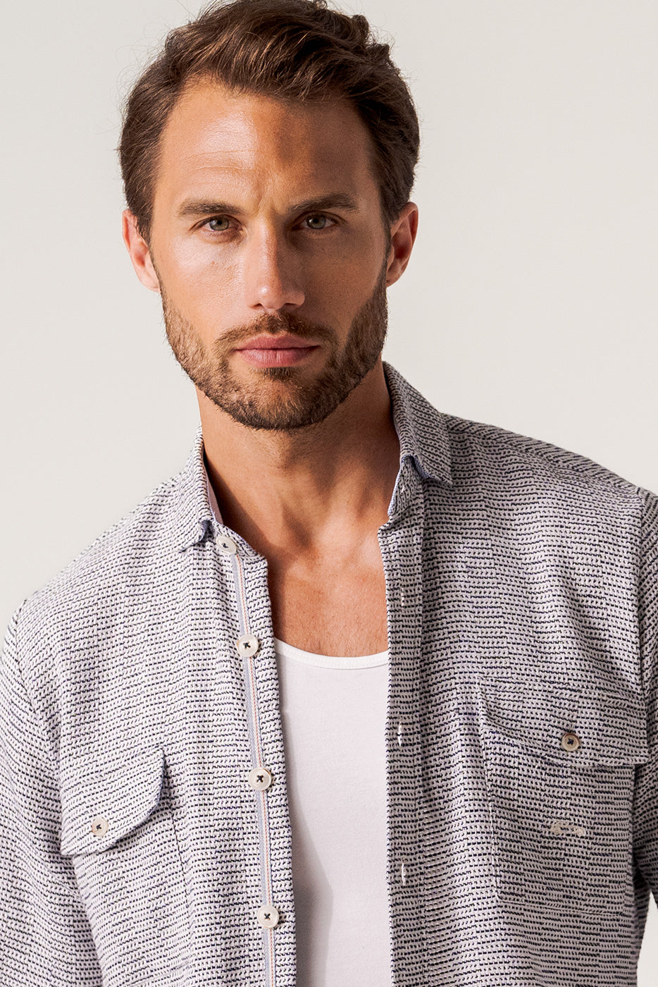 Sobrecamisa con dos bolsillos en el pecho