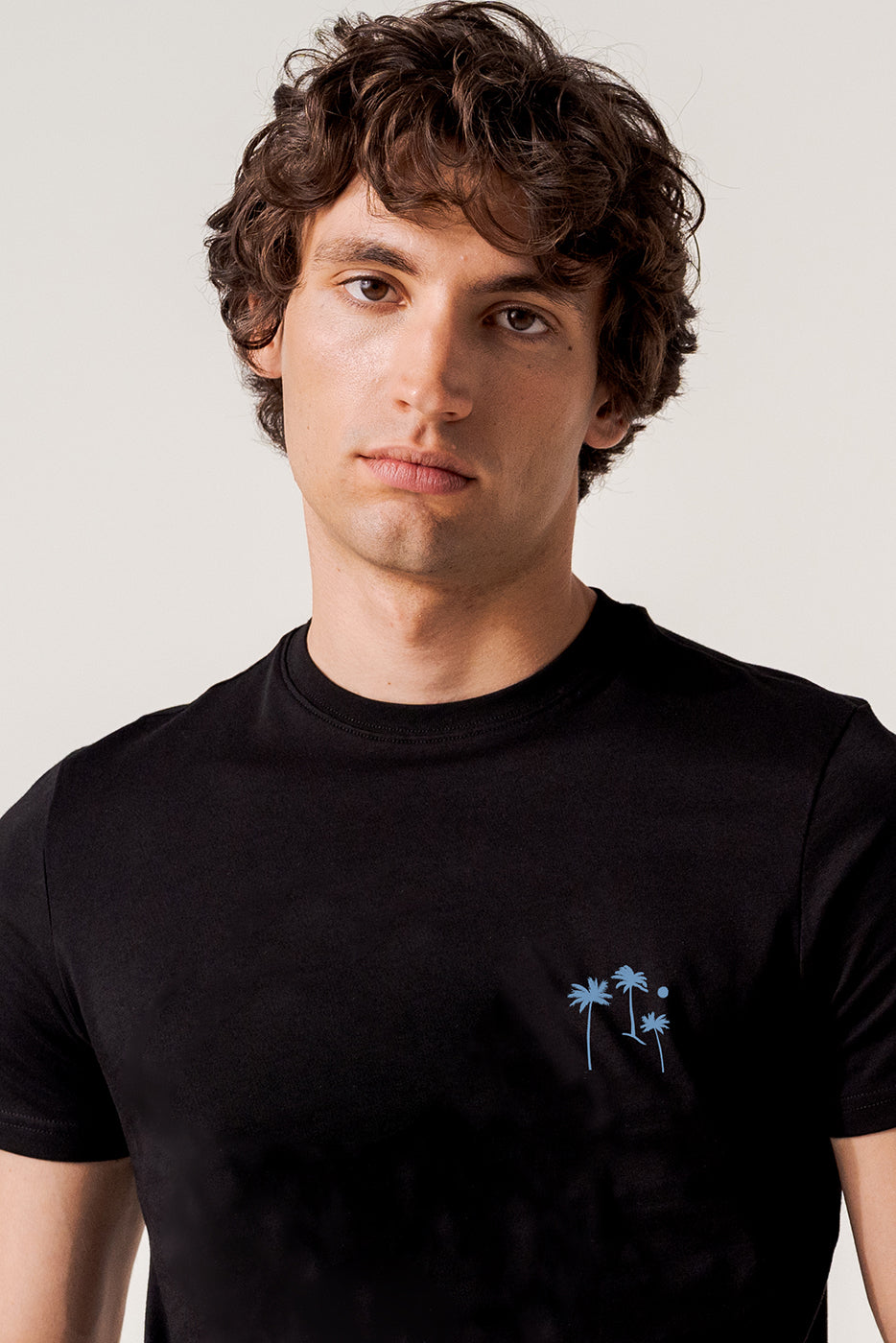 Camiseta negra hombre algodón estampado palmeras