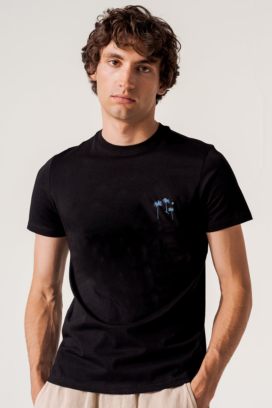 Camiseta negra hombre algodón estampado palmeras