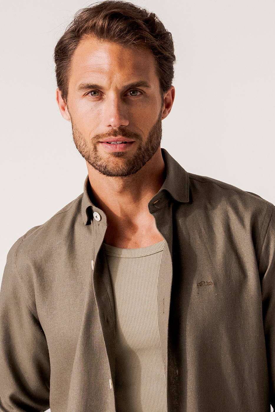 Sobrecamisa con bolsillos bajos