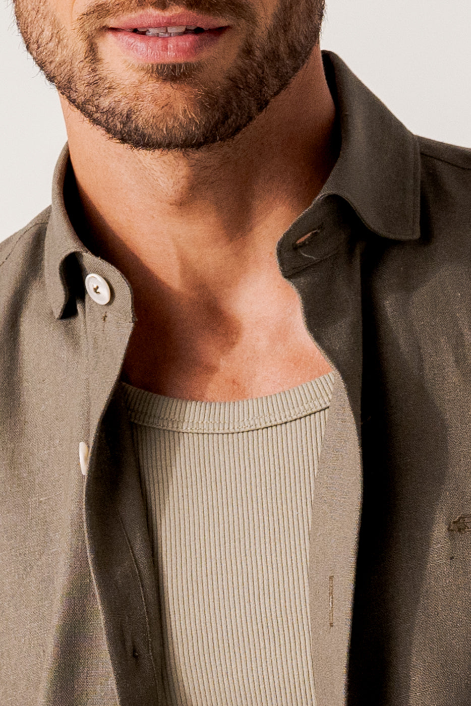 Sobrecamisa con bolsillos bajos