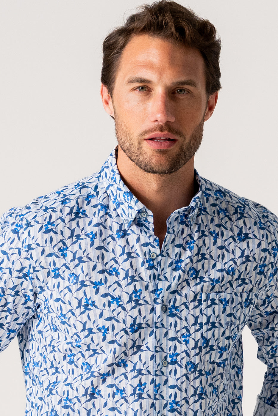 Camisa hombre slim fit estampado hojas azul