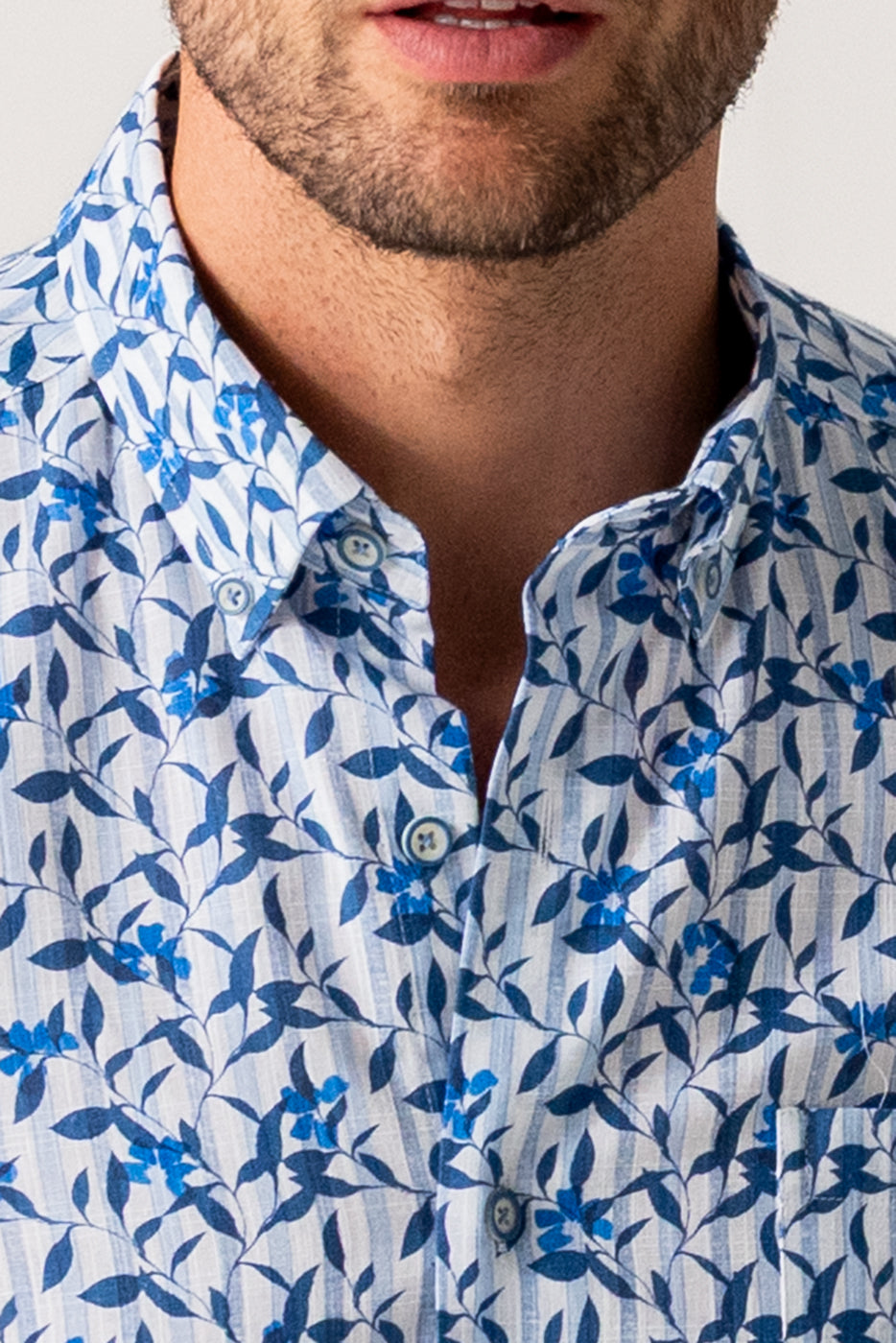 Camisa hombre slim fit estampado hojas azul